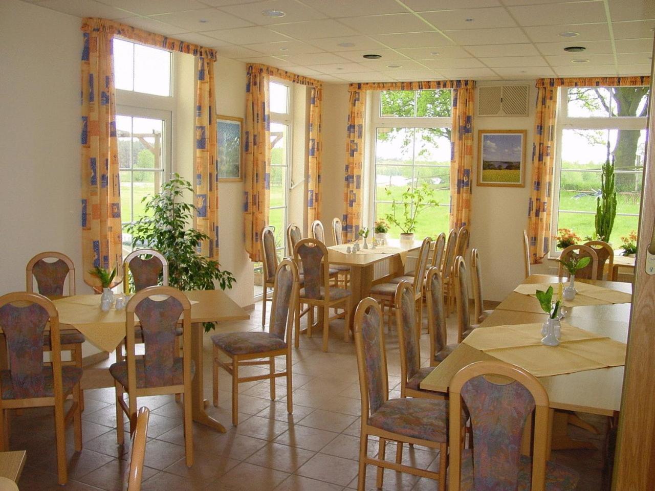 Landhotel Am Peetscher See Mirow Exterior foto