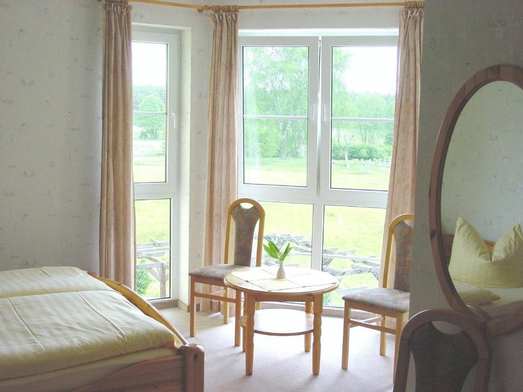 Landhotel Am Peetscher See Mirow Exterior foto